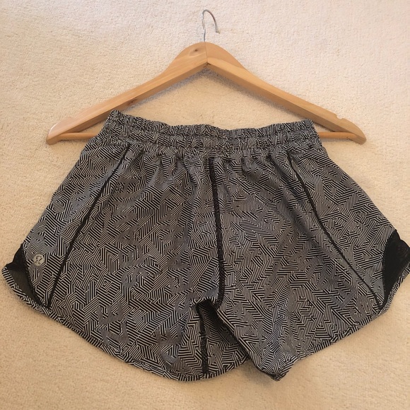 Lululemon Seawheeze shorts 4” hotty hot shorts - Picture 2 of 5